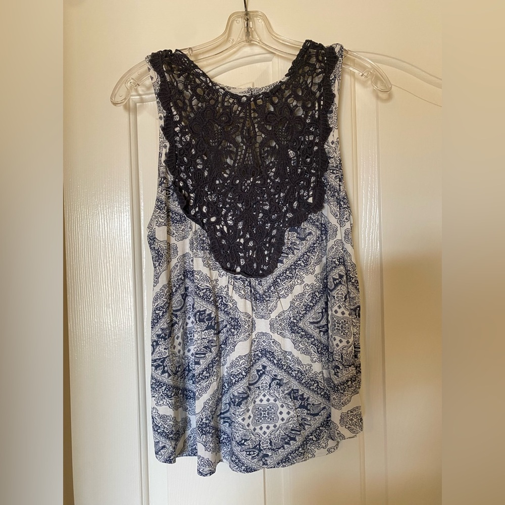 Maurices Women’s Sleeveless Swing Top with Crochet Lace details Medium M